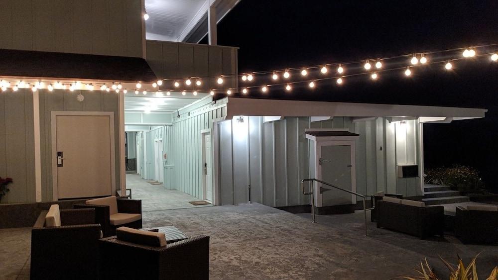 Seafoam Lodge