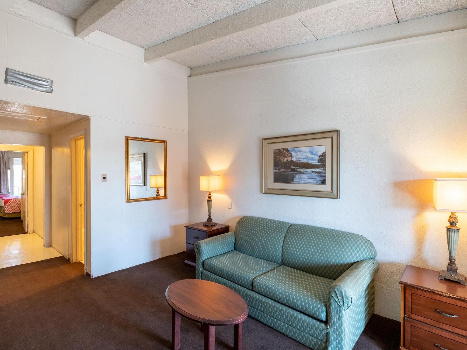 Bay City Inn