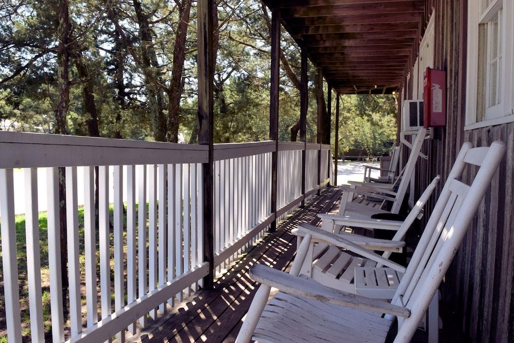 Blackbeard's Lodge