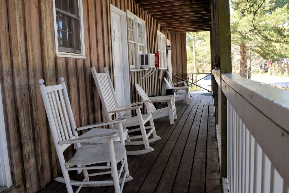 Blackbeard's Lodge