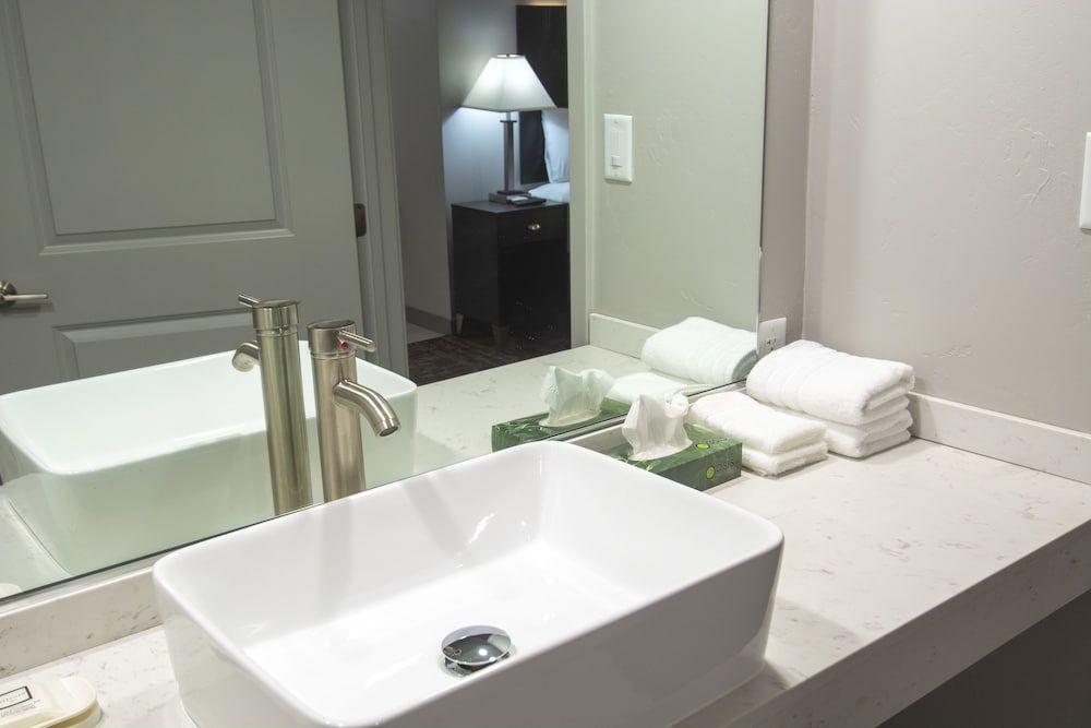 Americana Modern Hotel