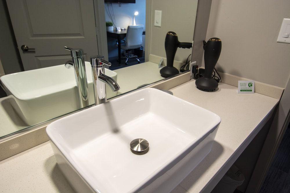 Americana Modern Hotel