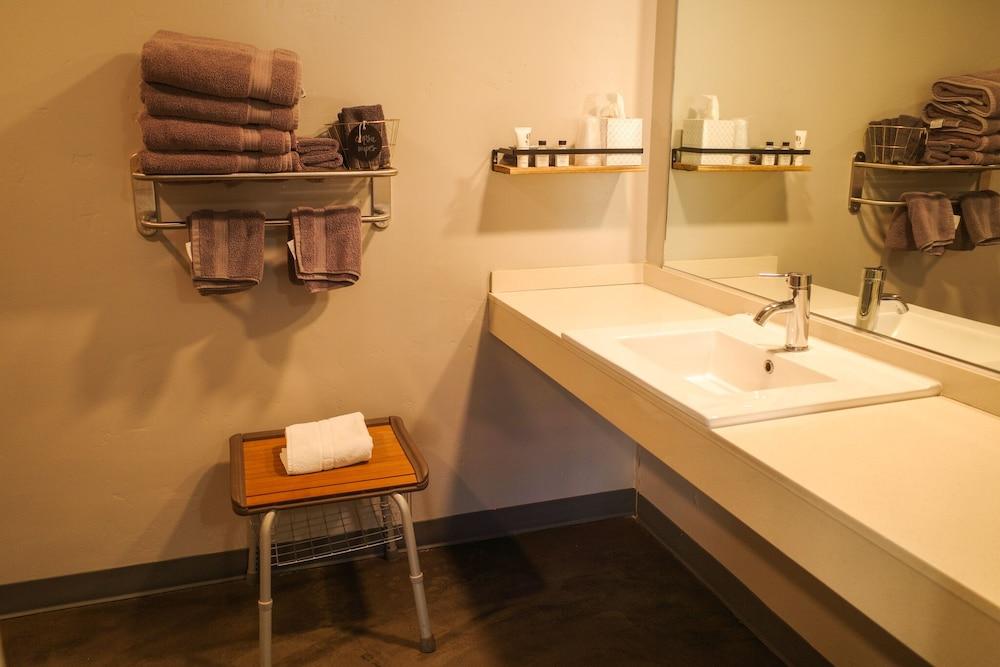 Americana Modern Hotel
