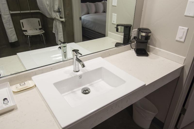 Americana Modern Hotel