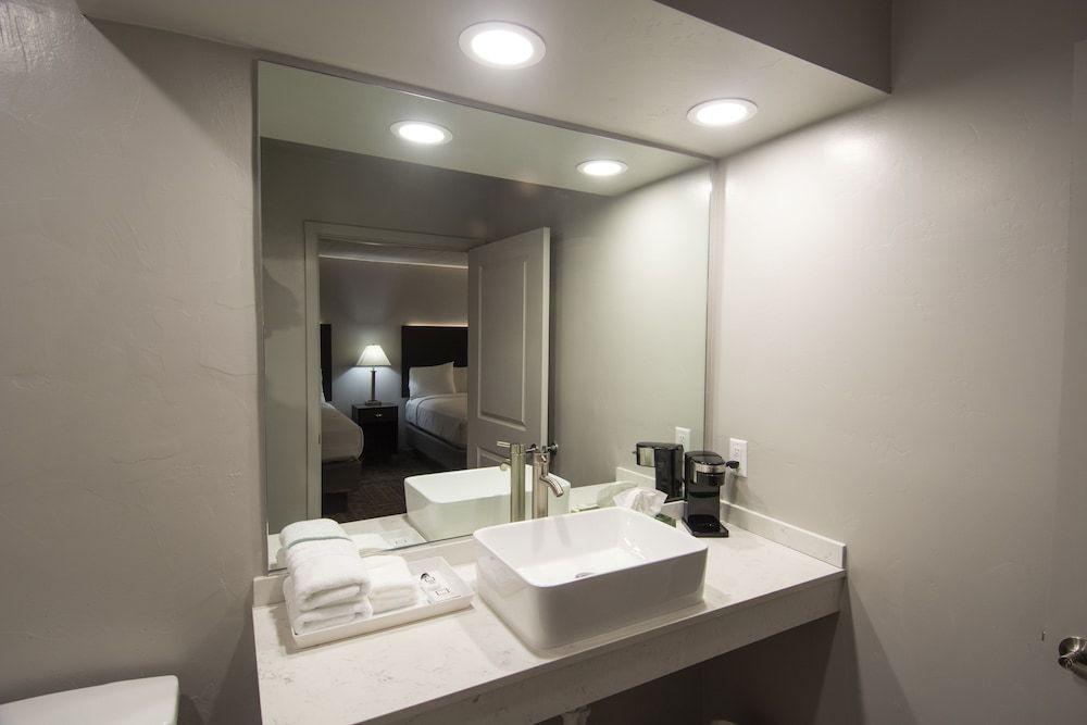Americana Modern Hotel