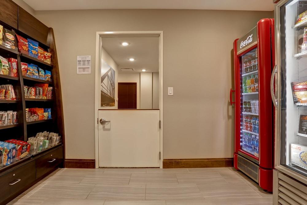 Staybridge Suites Overland Park-Kansas City Area