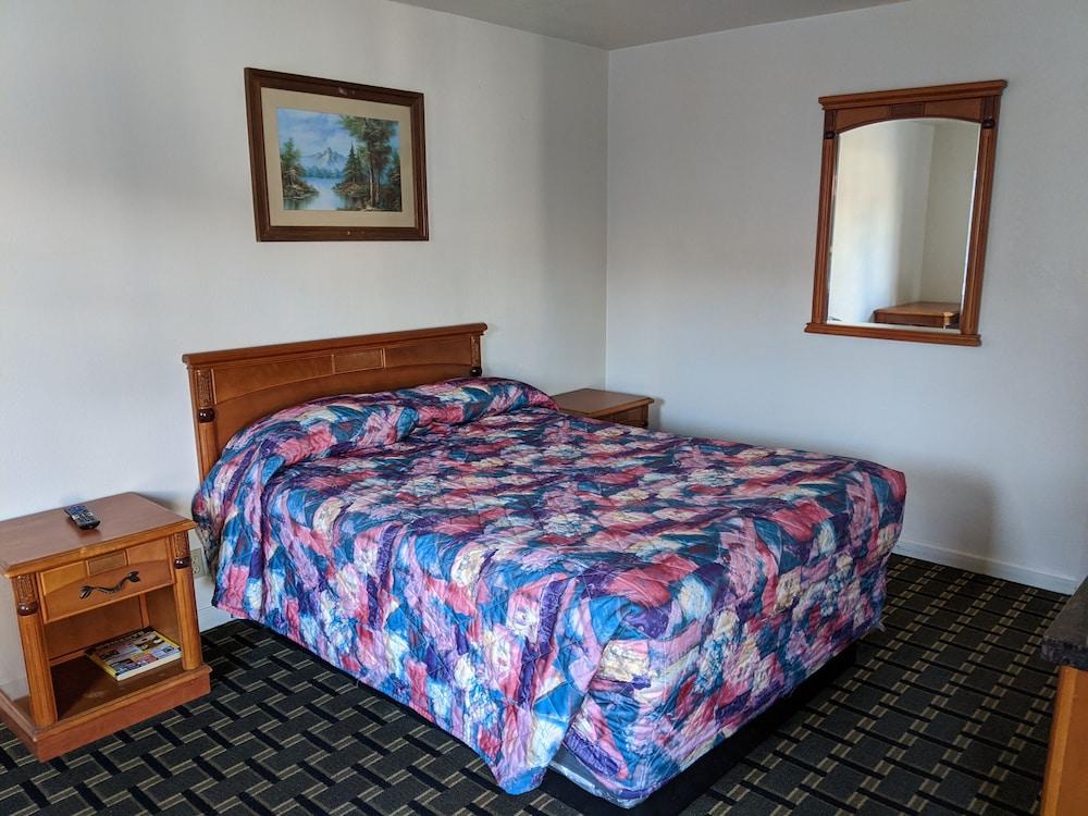 Deluxe Inn