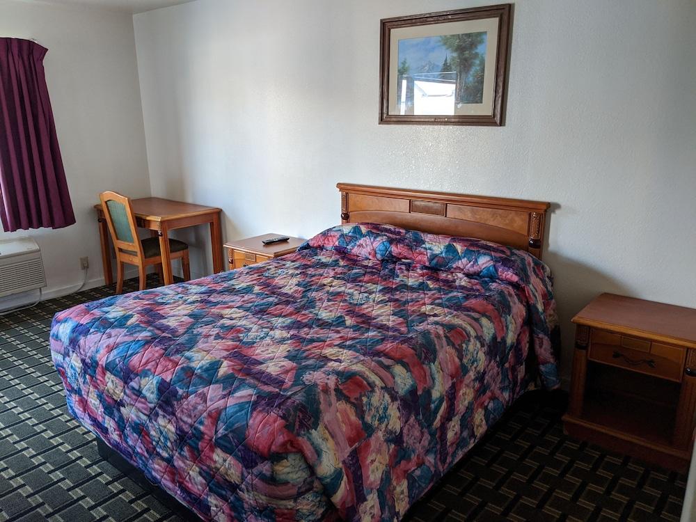 Deluxe Inn