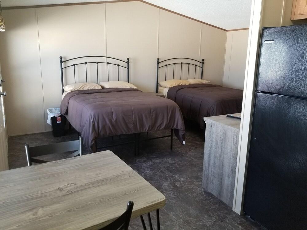 Elite Cabins And RV Park