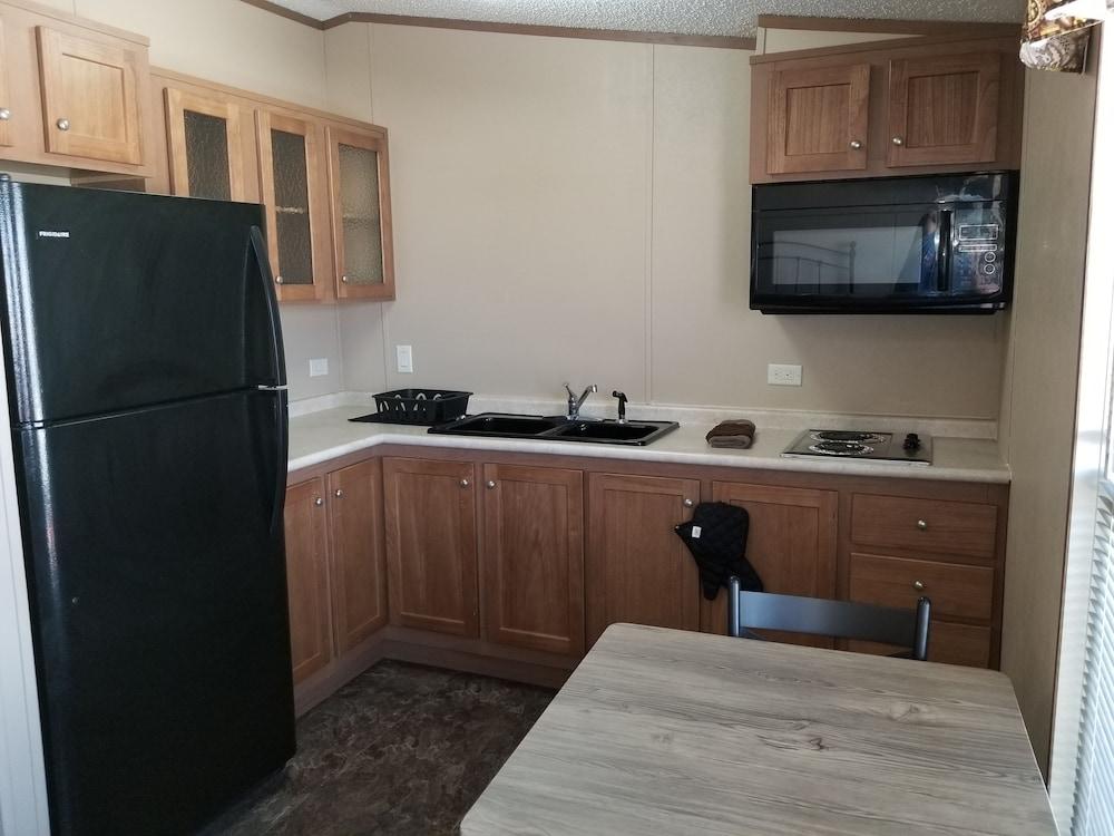 Elite Cabins And RV Park