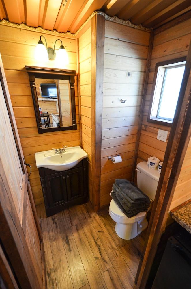 Elite Cabins And RV Park