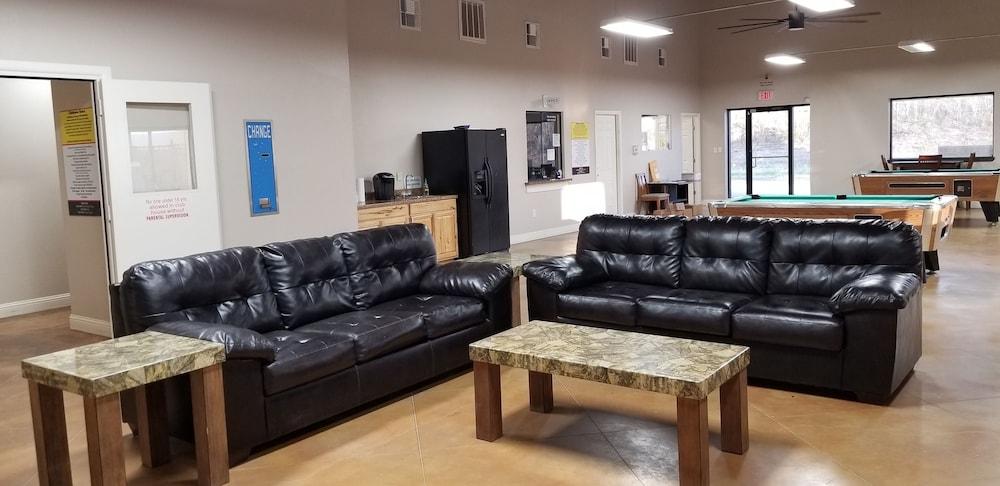 Elite Cabins And RV Park