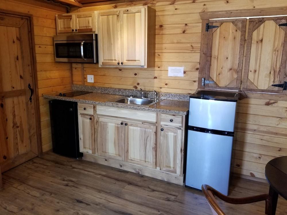 Elite Cabins And RV Park
