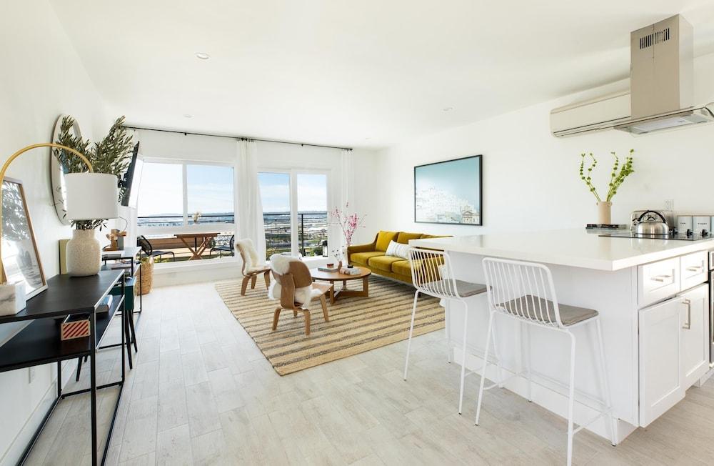 Avalon Buyout 1 by AvantStay