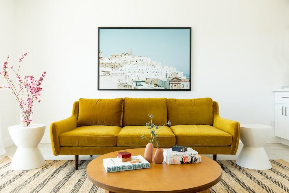 Avalon Buyout 1 by AvantStay