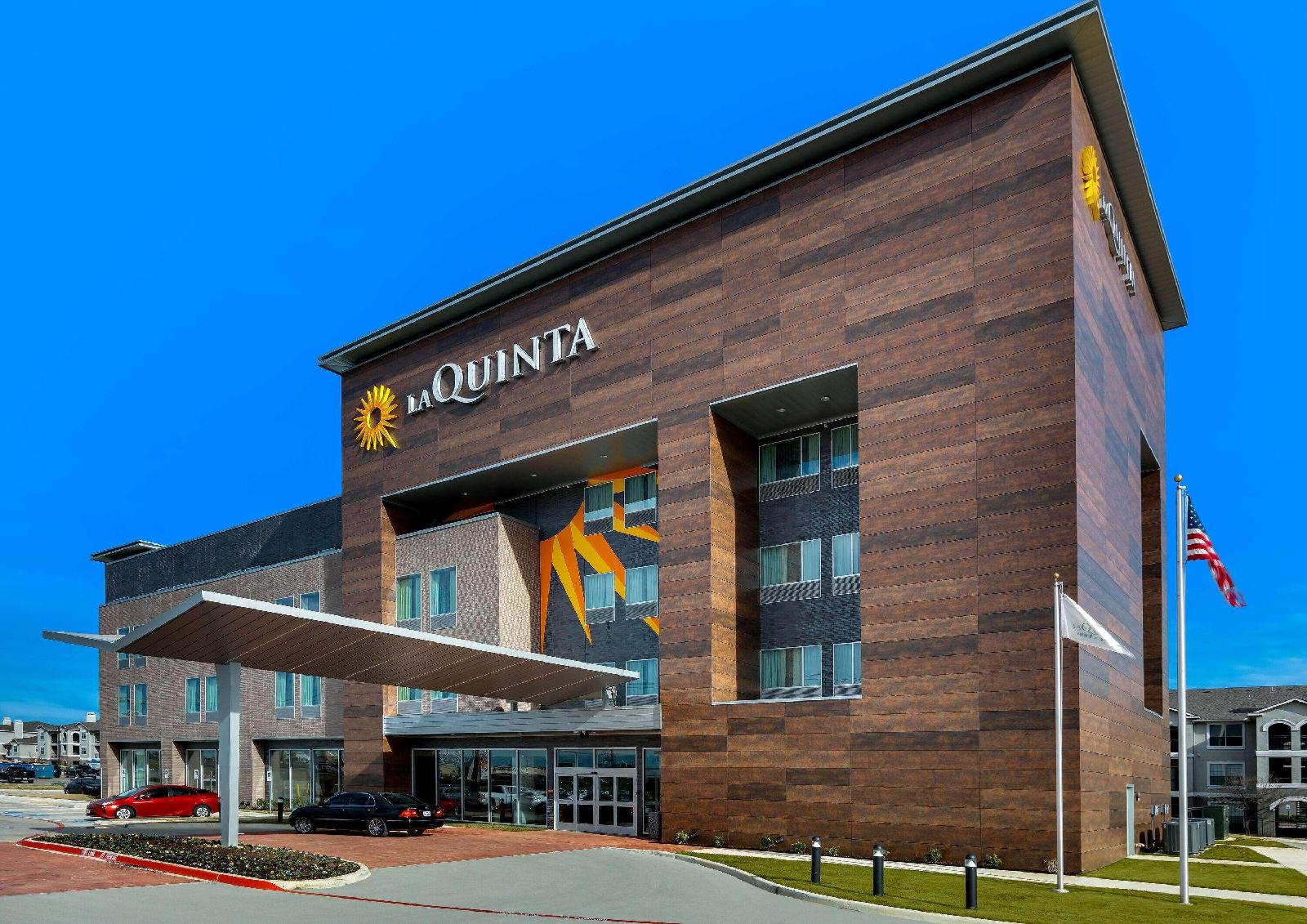 La Quinta Inn & Suites by Wyndham Euless
