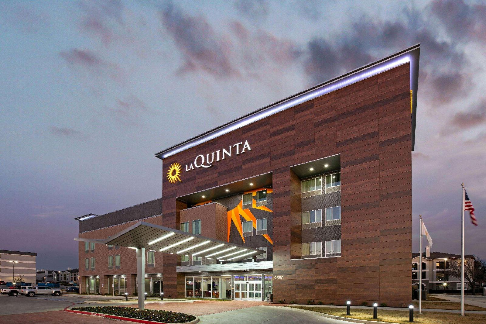 La Quinta Inn & Suites by Wyndham Euless