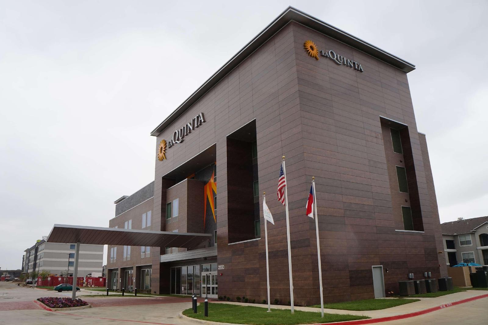 La Quinta Inn & Suites by Wyndham Euless