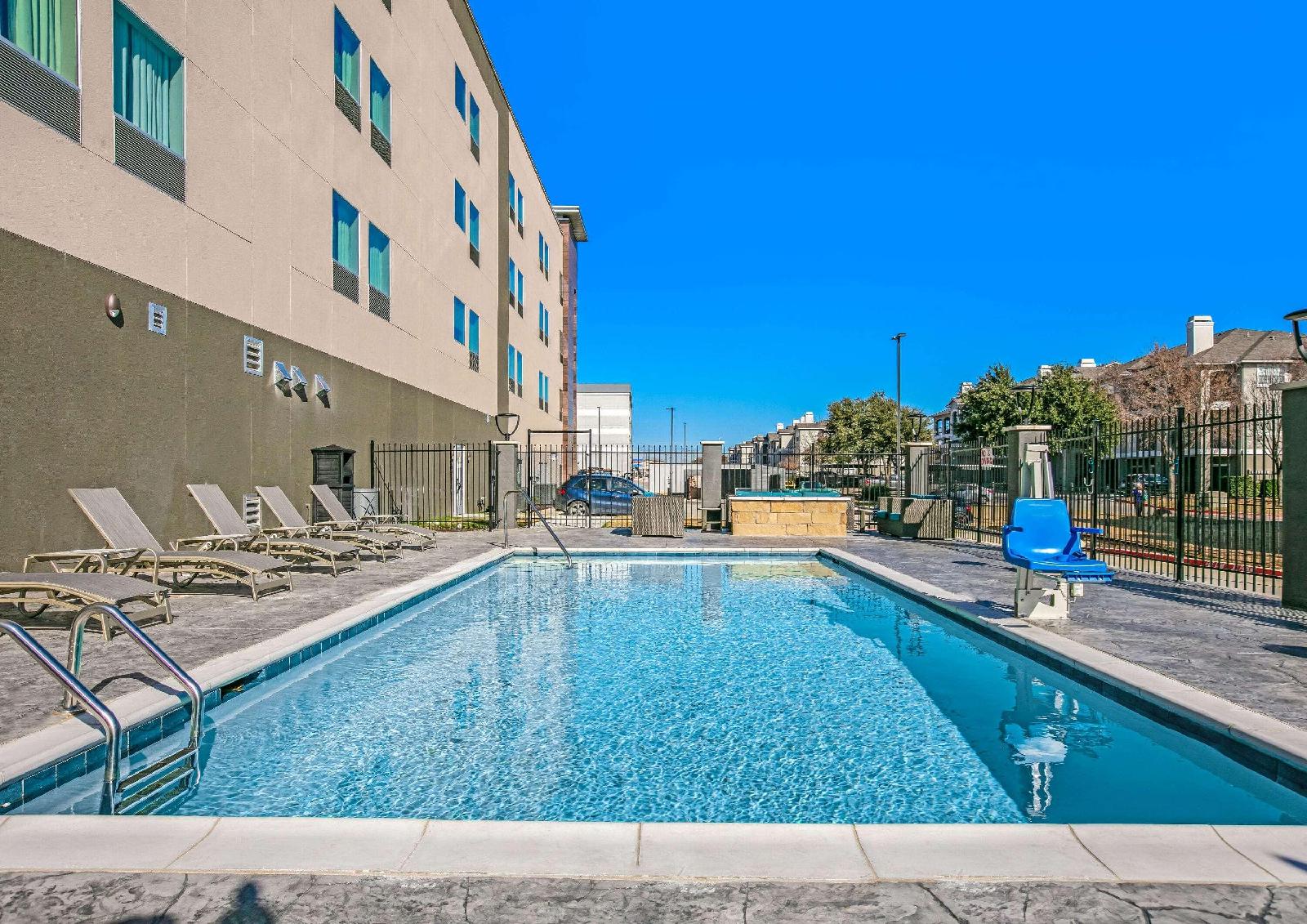 La Quinta Inn & Suites by Wyndham Euless