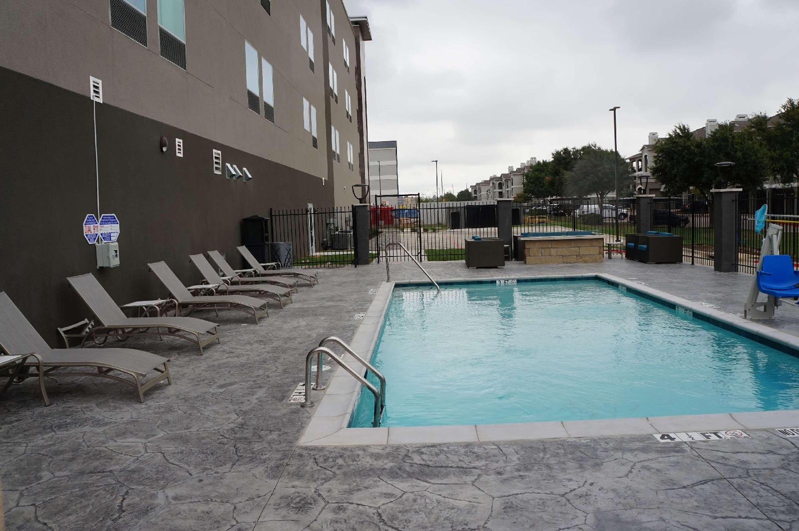 La Quinta Inn & Suites by Wyndham Euless