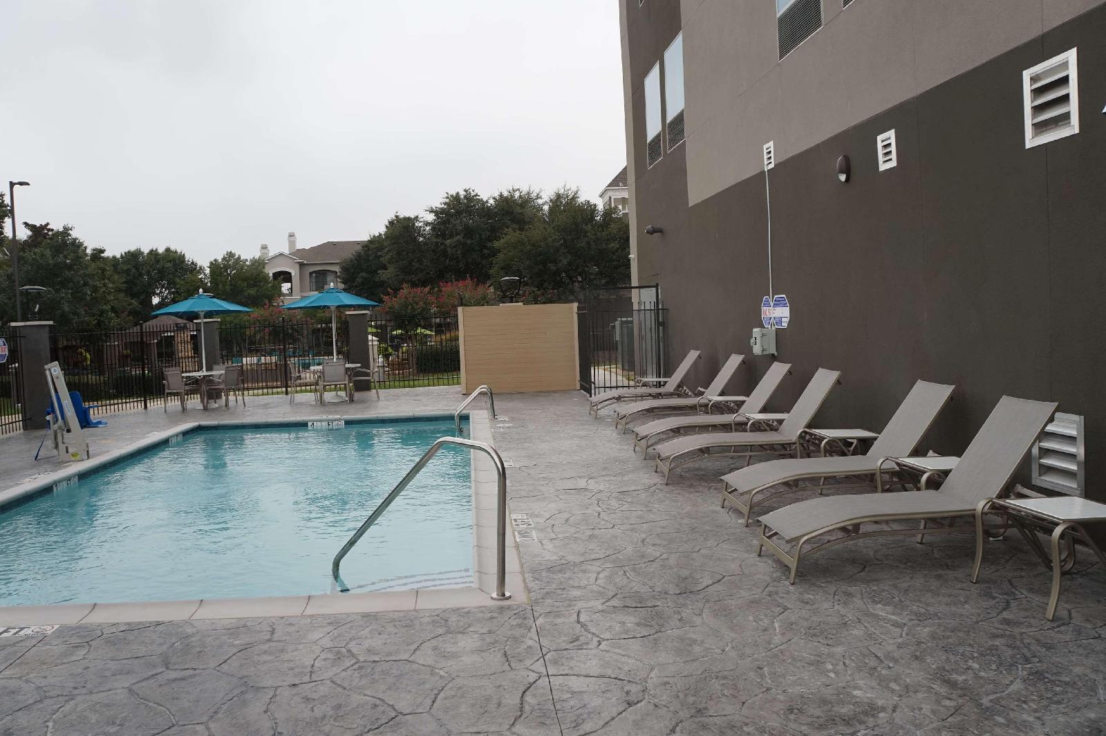 La Quinta Inn & Suites by Wyndham Euless