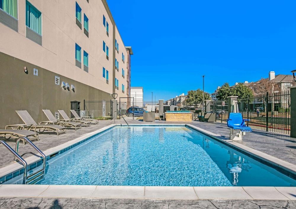 La Quinta Inn & Suites by Wyndham Euless
