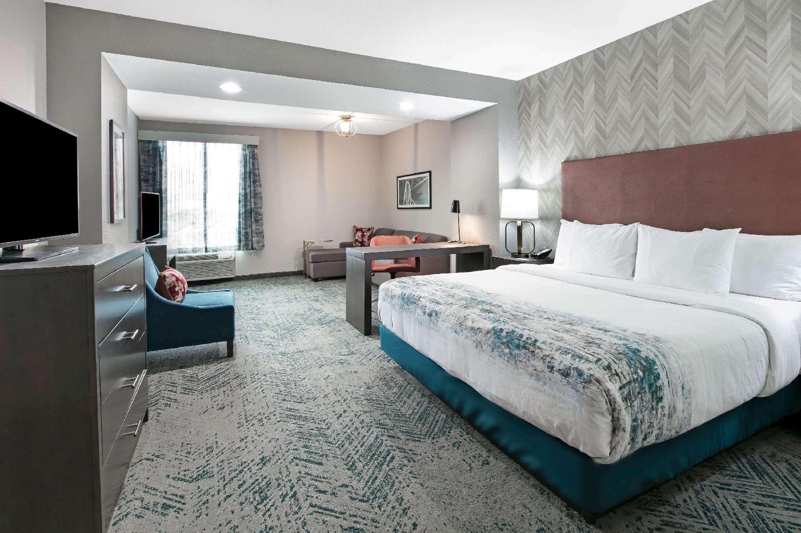 La Quinta Inn & Suites by Wyndham Euless