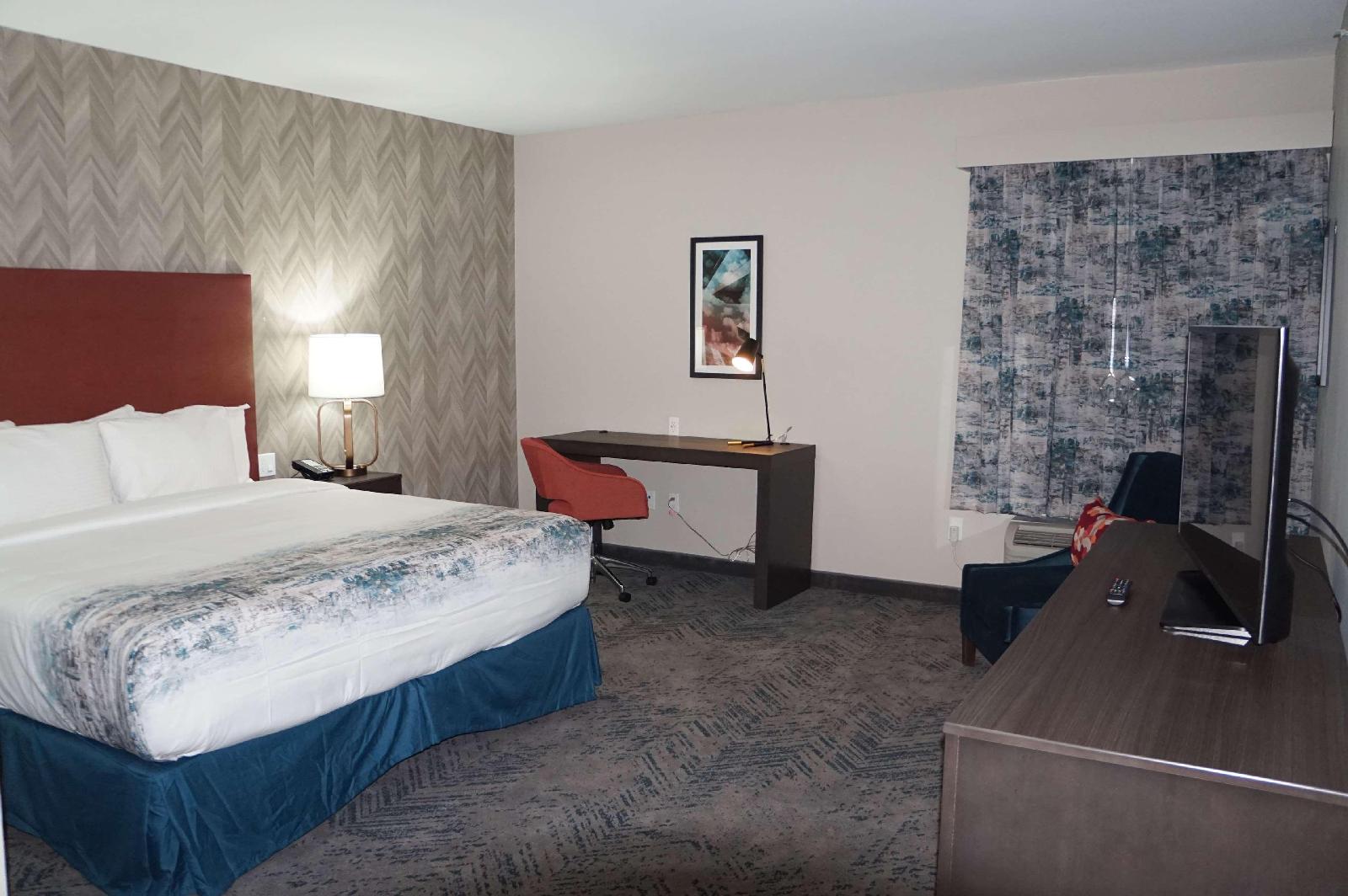 La Quinta Inn & Suites by Wyndham Euless