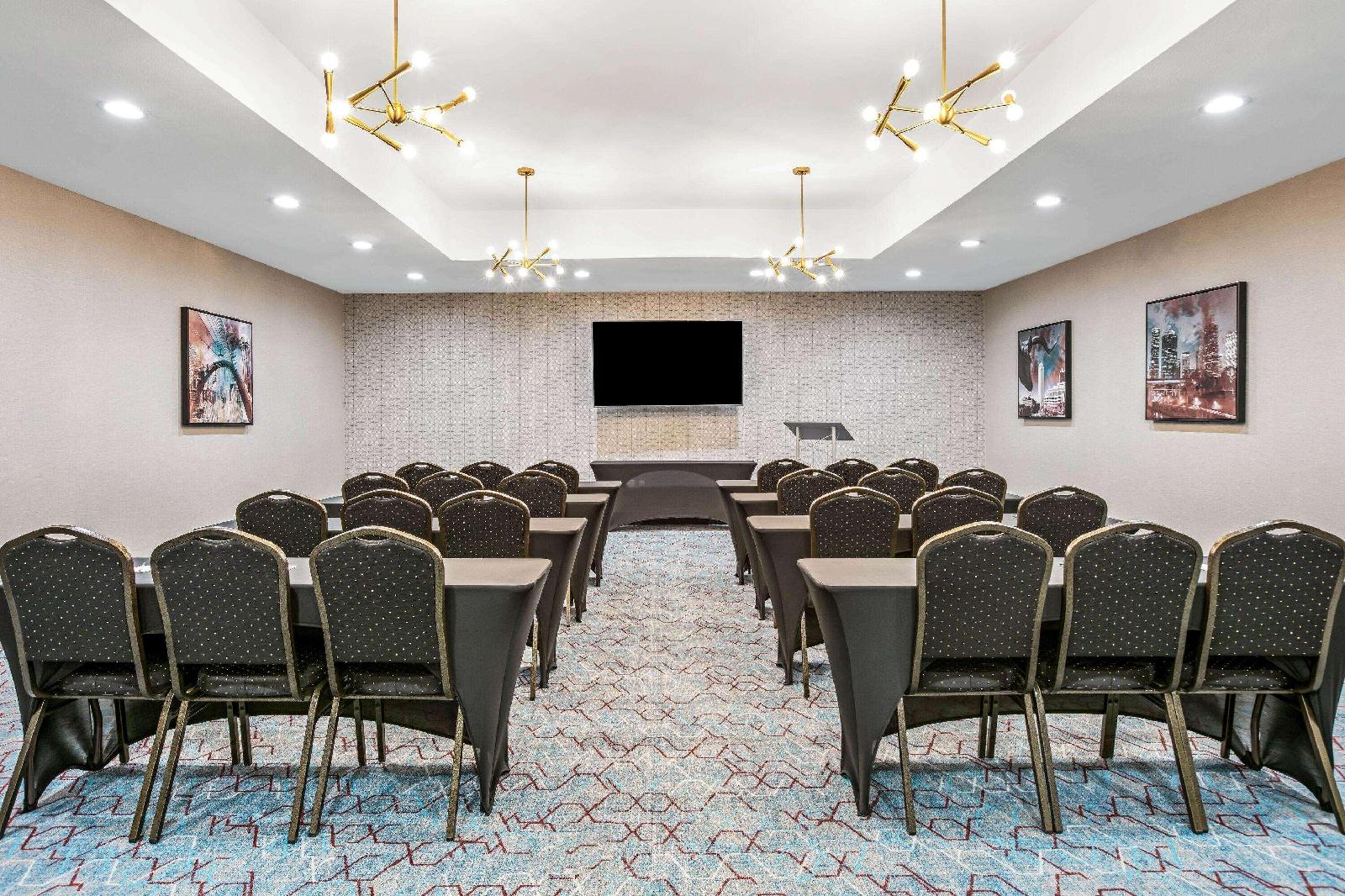 La Quinta Inn & Suites by Wyndham Euless