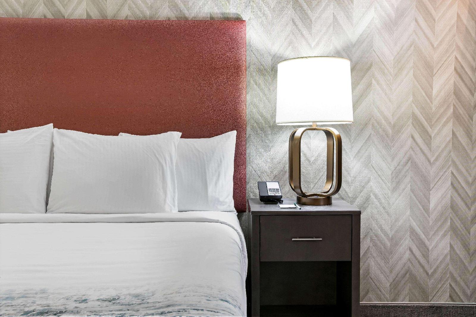 La Quinta Inn & Suites by Wyndham Euless