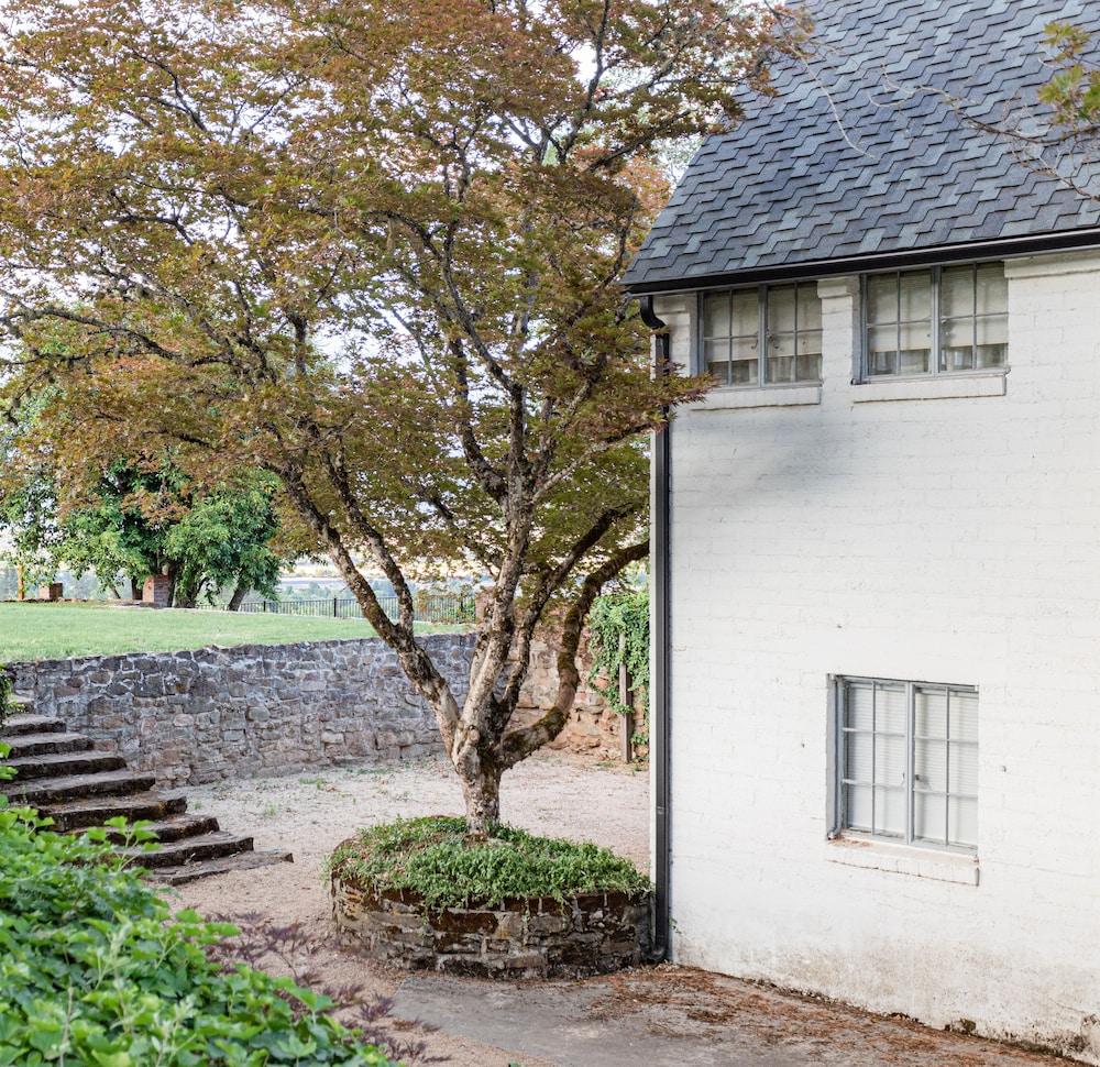 Hummingbird Estate