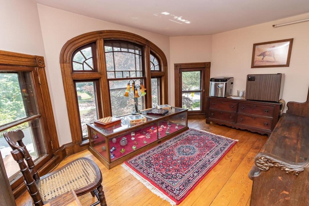 Saratoga Dreams Bed And Breakfast