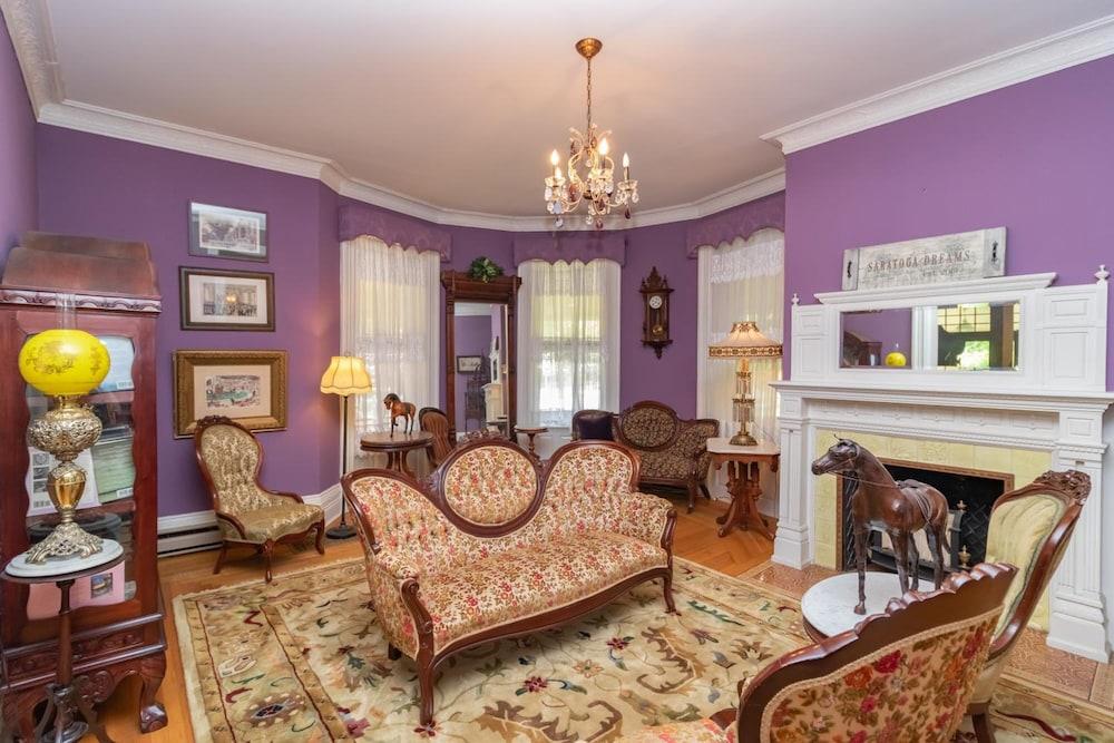 Saratoga Dreams Bed And Breakfast