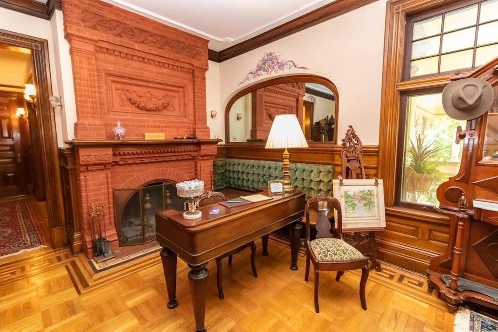 Saratoga Dreams Bed And Breakfast
