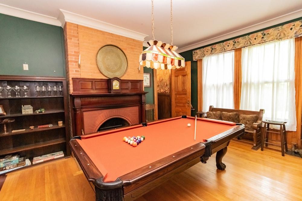 Saratoga Dreams Bed And Breakfast
