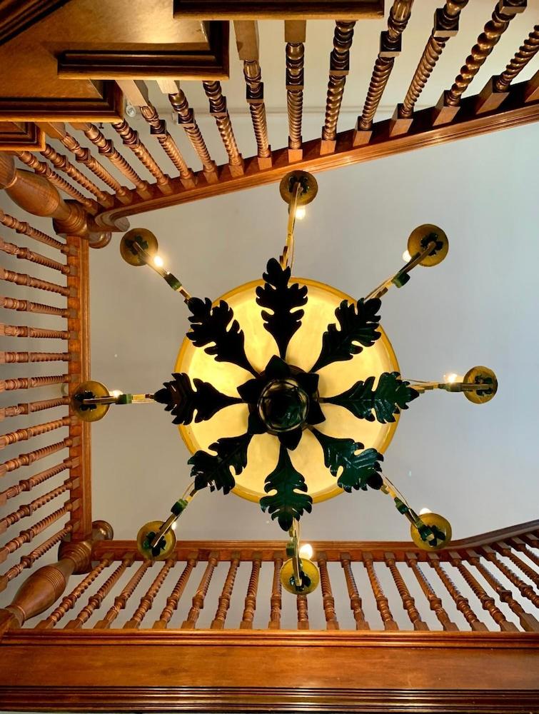 Saratoga Dreams Bed And Breakfast