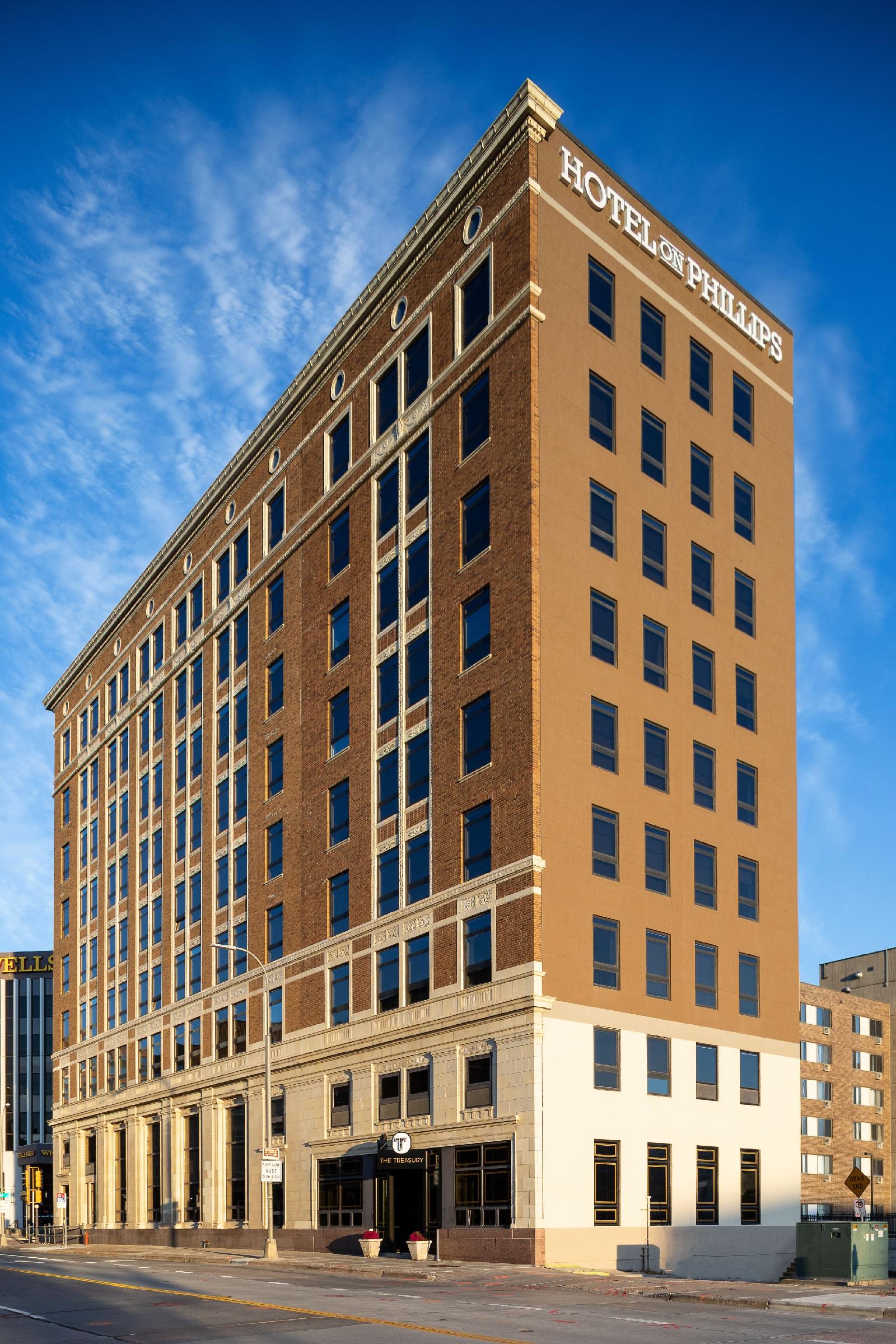 Hotel On Phillips