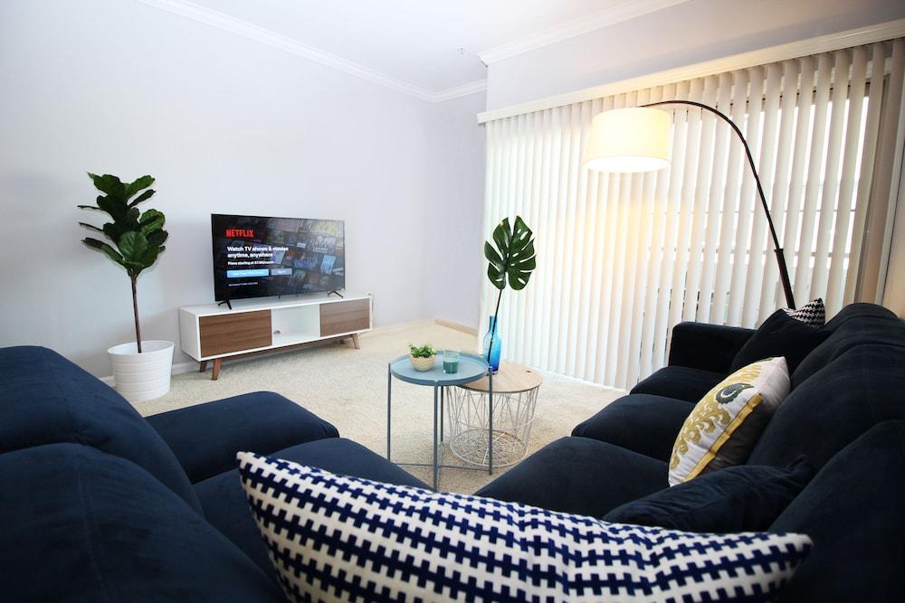 West Hollywood Deluxe Suites