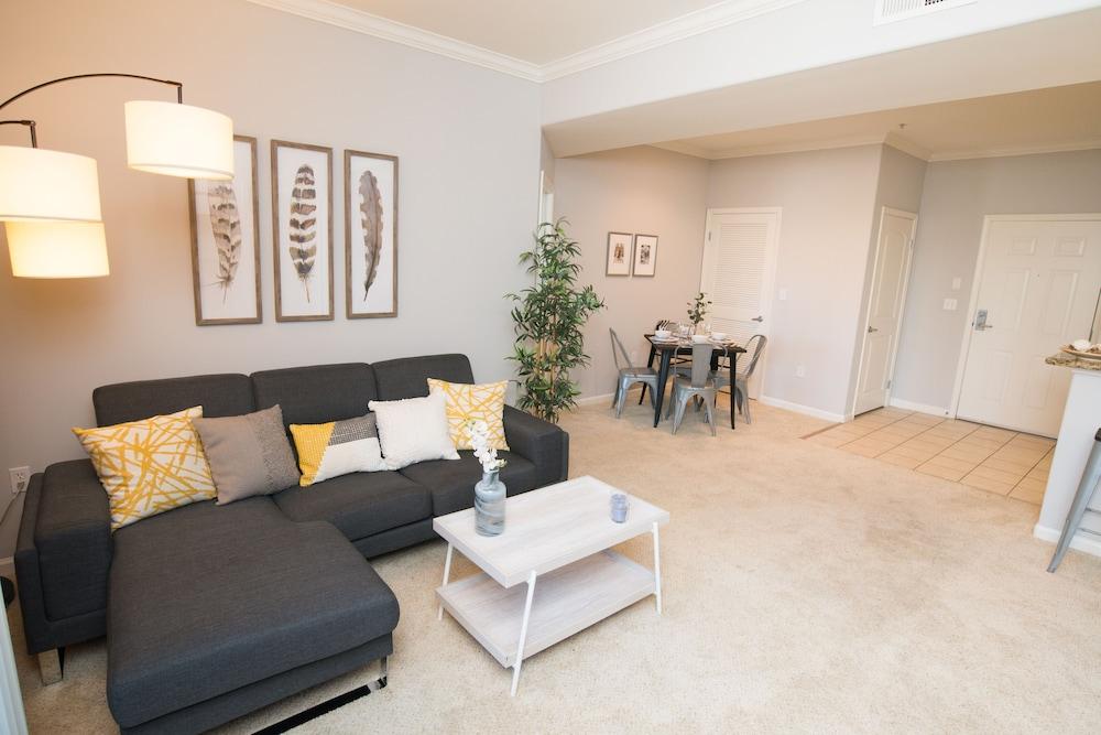 West Hollywood Deluxe Suites
