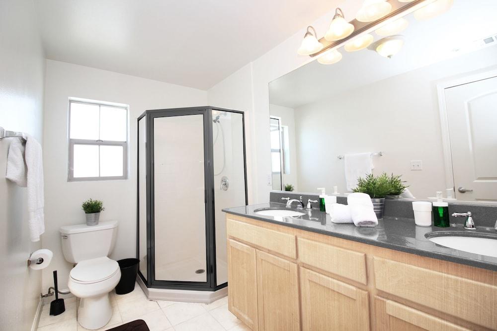 West Hollywood Deluxe Suites