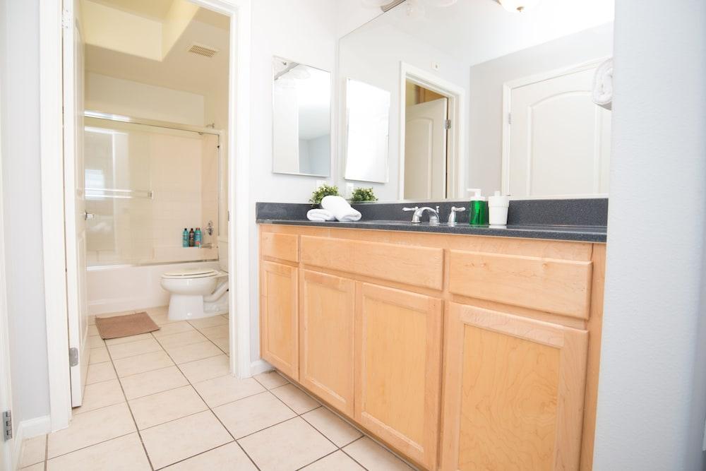 West Hollywood Deluxe Suites