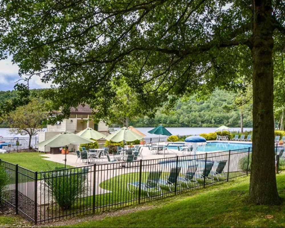 Cozy Pocono Mountain Escape