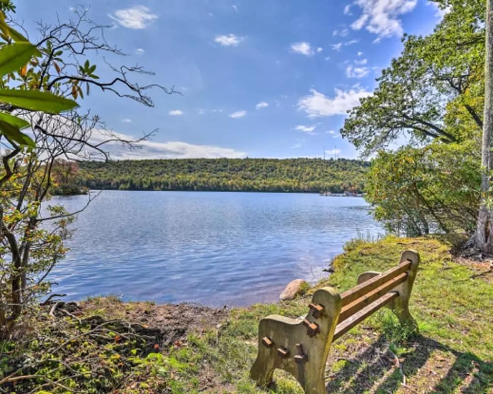 Cozy Pocono Mountain Escape