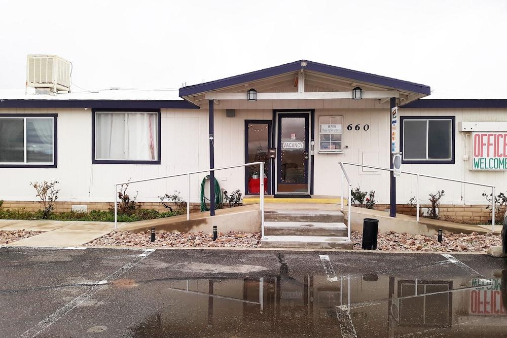 OYO Hotel Rose's Willcox - North Haskell Ave