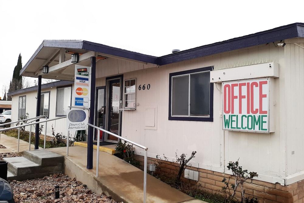 OYO Hotel Rose's Willcox - North Haskell Ave
