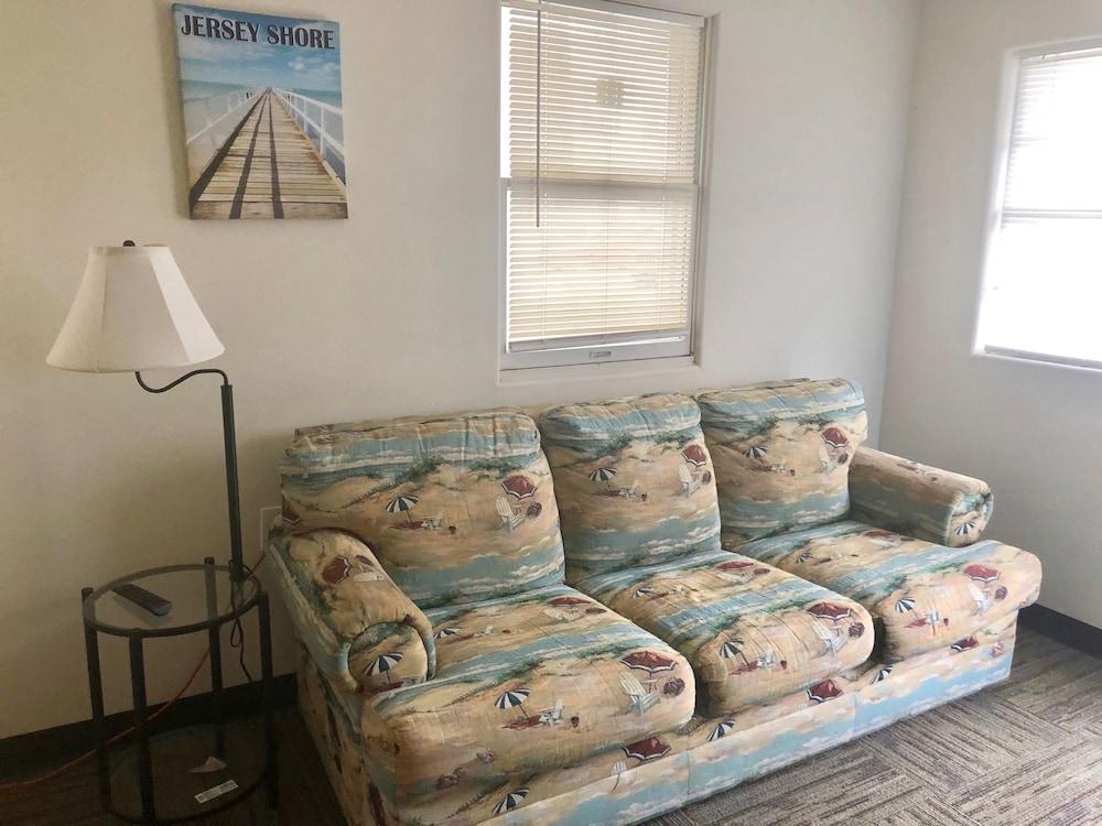 Thunderbird Motel
