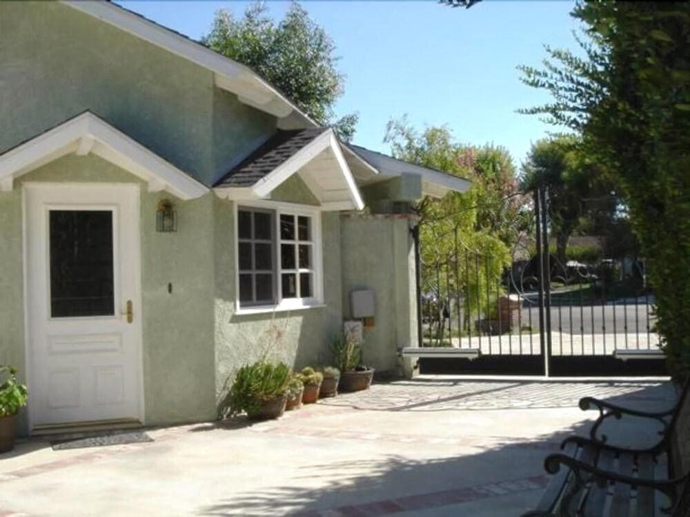 Woodland Hills II Calabasas Inn Oneness B&B