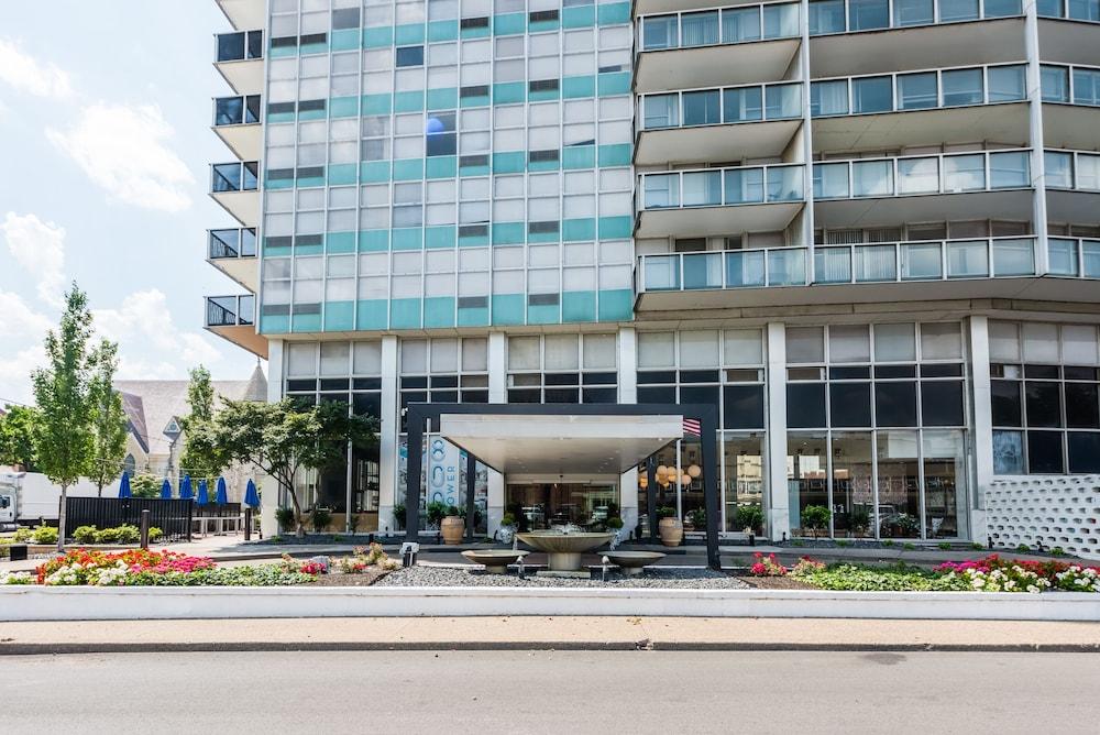 800 Tower City Club Apartments