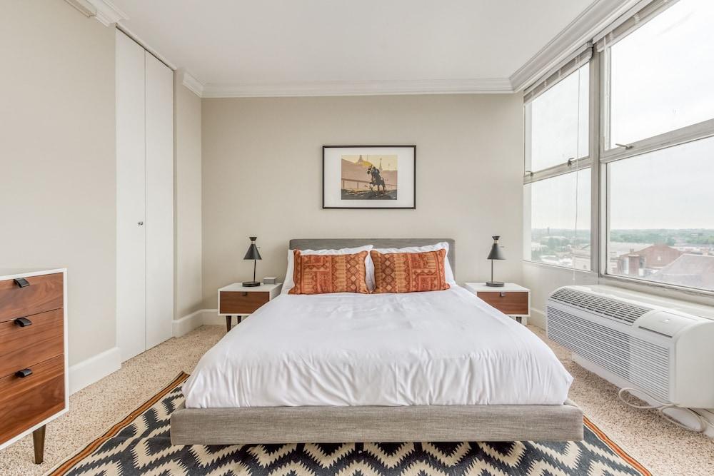 800 Tower City Club Apartments