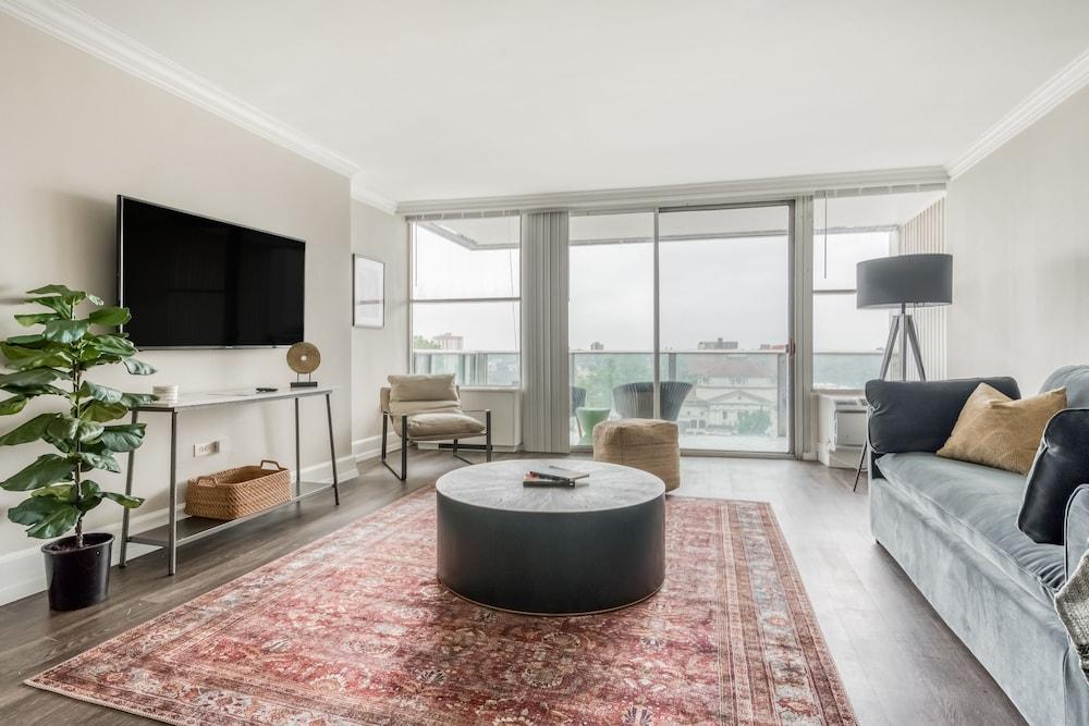 800 Tower City Club Apartments